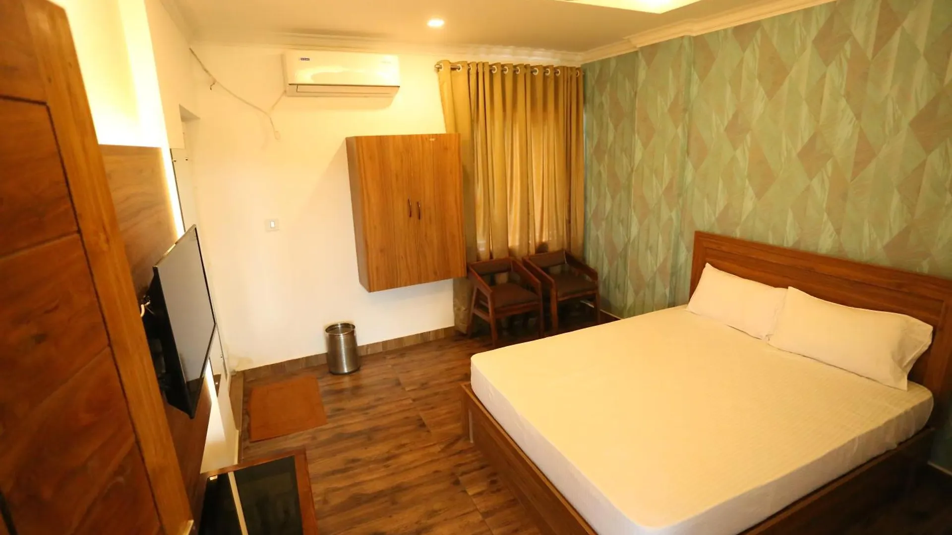 Whitehouse Residency Hotel Palakkad