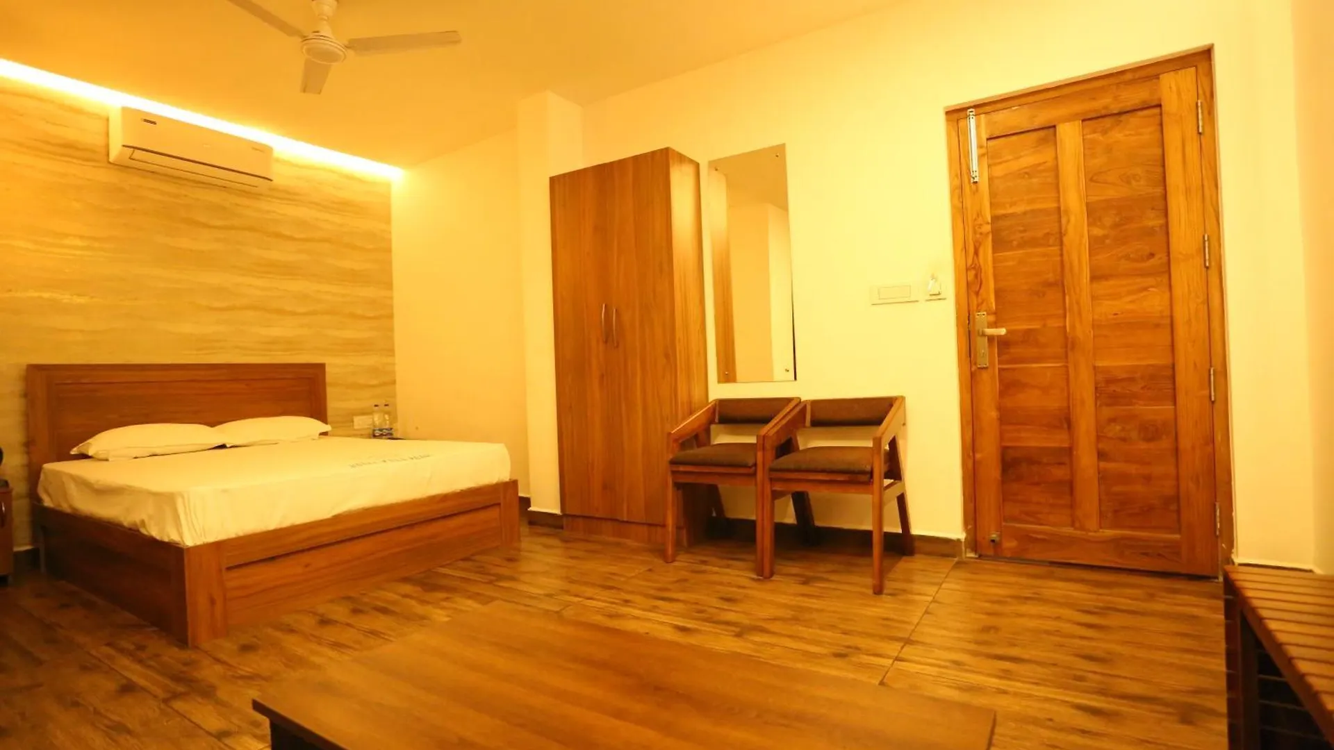 Whitehouse Residency Hotel Palakkad